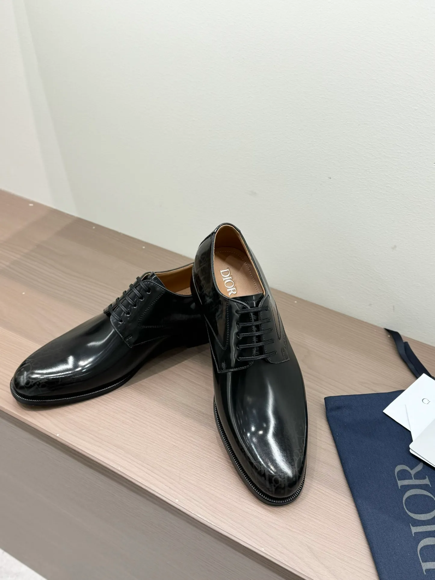 [Dior Dior] Top P: 960💰 Standard code 39-44 (38.45.46 custom-made, non-returnable and non-exchangeable) Dior Dior's latest high-end men's boutique casual leather shoes, imported cowhide upper, water-dyed cowhide lining, imported genuine leather outsole, perfect details, standard code 39-44 (38.45.46 custom-made, non-refundable and non-exchangeable),
